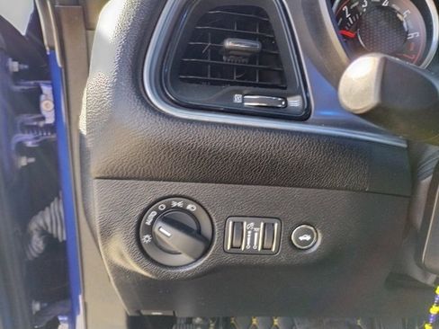 Used 2019 Dodge Challenger SXT image 11