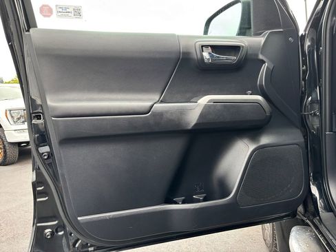 Used 2021 Toyota Tacoma TRD Off-Road image 23