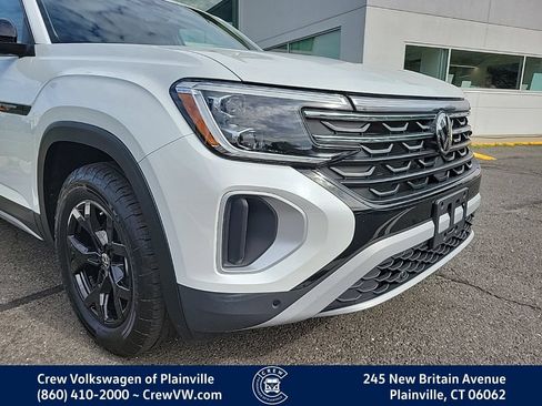 Certified 2024 Volkswagen Atlas Peak Edition SEL AWD/4WD image 21
