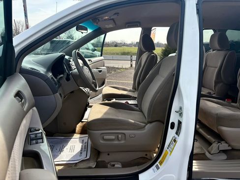 Used 2009 Toyota Sienna LE image 15