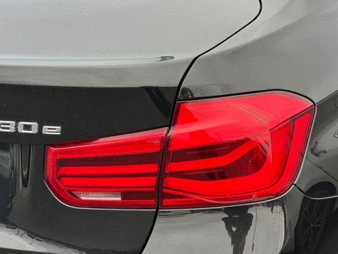 Used 2017 BMW 330e image 7