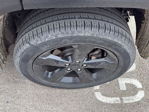 Used 2024 Jeep Grand Cherokee Limited w/ Black Appearance Package image 14