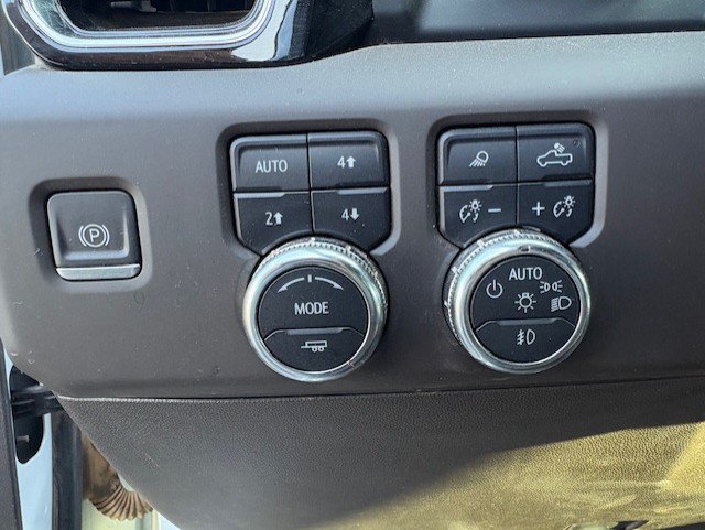 Used 2024 GMC Sierra 3500 Denali w/ Denali Reserve Package AWD/4WD image 16