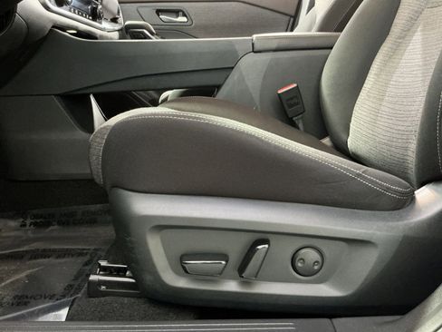 Used 2022 Nissan Rogue SV image 22