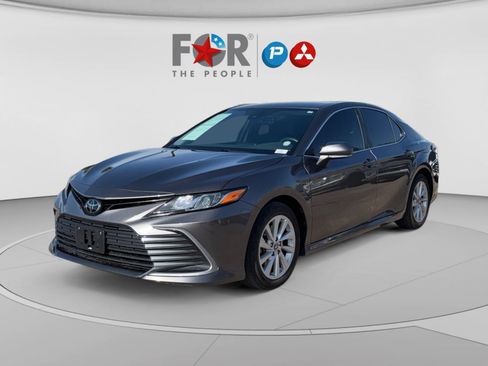 Used 2023 Toyota Camry LE w/ Convenience Package FWD image 1