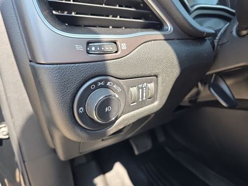 Used 2021 Jeep Cherokee Latitude Plus w/ Sun & Sound Group AWD/4WD image 17