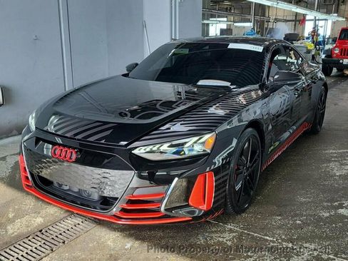 Used 2023 Audi RS e-tron GT image 3