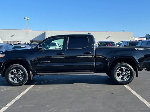 Used 2018 Toyota Tacoma TRD Sport image 9