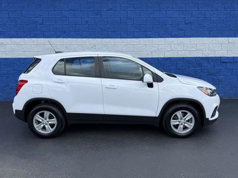Used 2019 Chevrolet Trax LS image 2