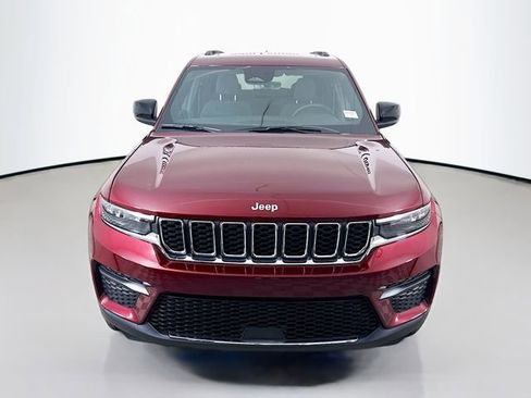 New 2025 Jeep Grand Cherokee Laredo image 2