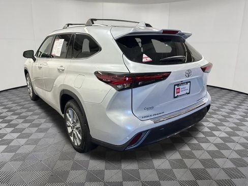 Used 2026 Toyota Highlander Limited AWD/4WD image 5