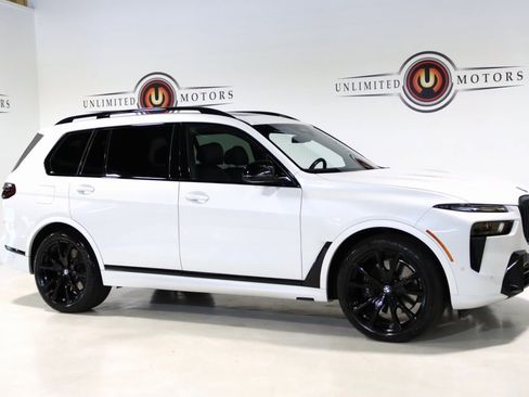 Used 2024 BMW X7 M60i image 6