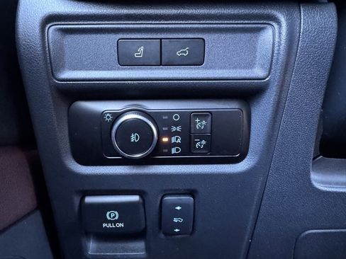 Used 2024 Ford Expedition Limited image 22