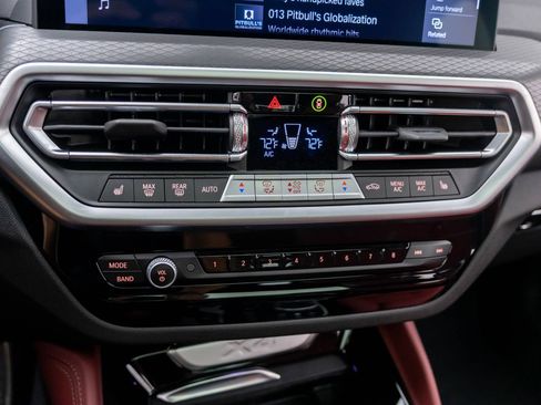 Used 2025 BMW X4 xDrive30i w/ Premium Package AWD/4WD image 24