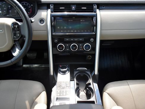 Used 2019 Land Rover Discovery HSE image 19