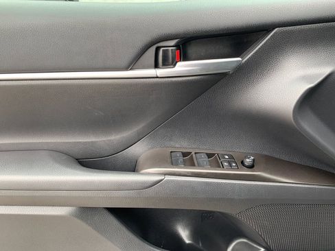 Used 2024 Toyota Camry SE image 12