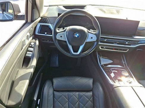 Used 2024 BMW X7 xDrive40i w/ Premium Package image 11