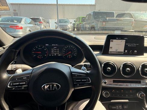 Used 2018 Kia Stinger GT2 image 11