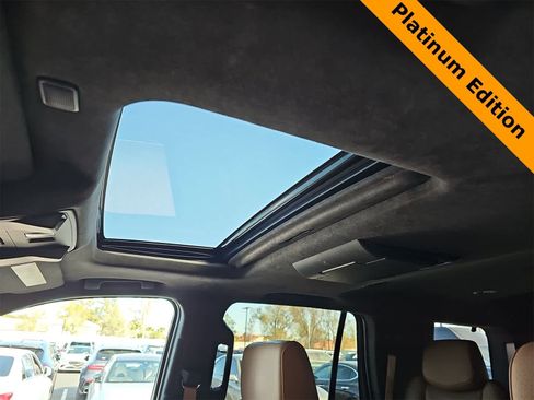 Used 2017 Cadillac Escalade Platinum image 29
