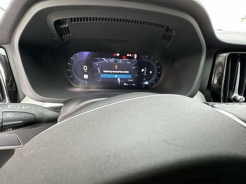 Used 2025 Volvo XC60 B5 Plus image 13