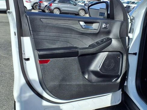 Certified 2023 Ford Escape SE w/ PHEV Premium Package image 9