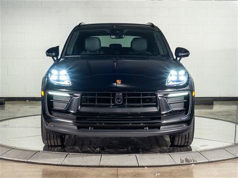 Certified 2026 Porsche Macan AWD/4WD image 6