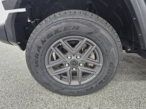 Used 2024 Jeep Wrangler Unlimited Sport AWD/4WD image 8