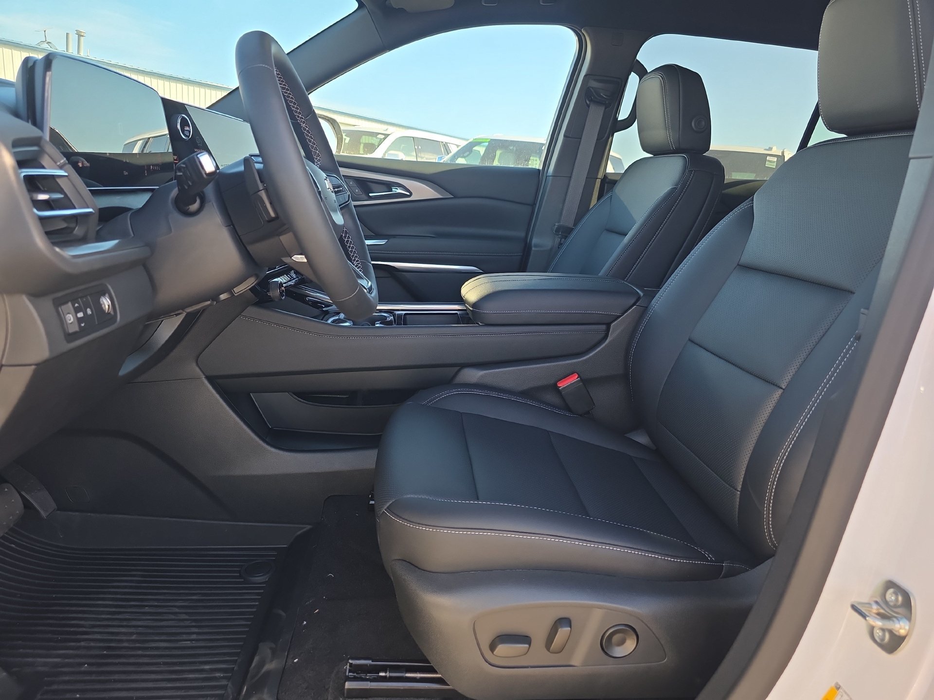 New 2027 Chevrolet Traverse LT w/ Driver Confidence Package FWD image 14