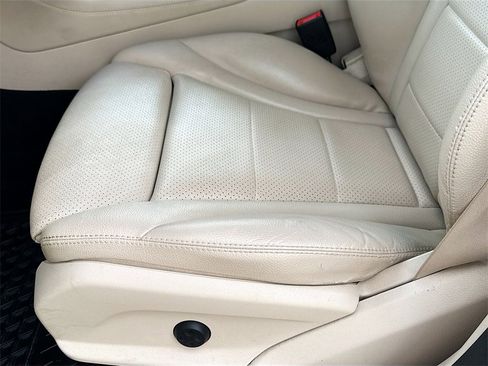 Used 2018 Mercedes-Benz GLC 300 4MATIC w/ Multimedia Package image 21