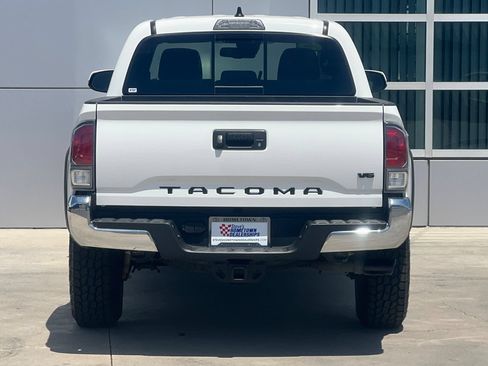 Certified 2023 Toyota Tacoma TRD Off-Road w/ Black Out Package (TMS) AWD/4WD image 5