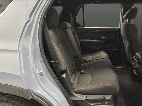 Used 2023 Honda Pilot Sport image 24