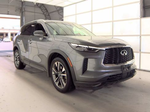 Used 2023 INFINITI QX60 Luxe w/ Performance Audio Package AWD/4WD image 3