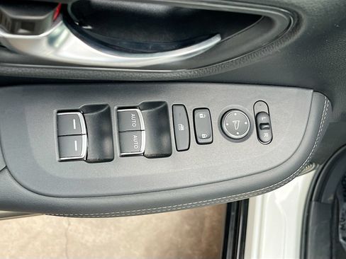 Used 2024 Honda HR-V EX-L image 17