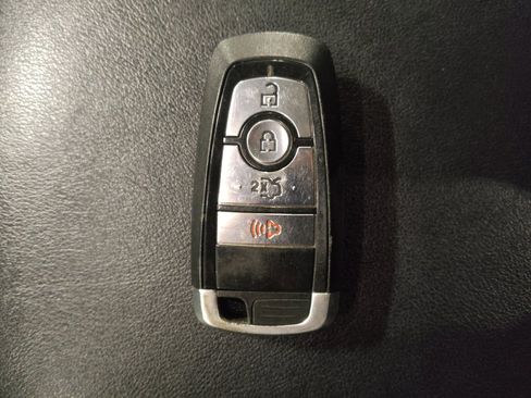 Used 2018 Ford Edge Titanium image 32