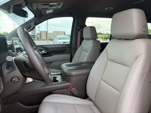Used 2023 Chevrolet Tahoe Z71 w/ Z71 Off-Road Package AWD/4WD image 17