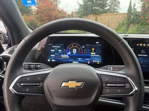 Used 2025 Chevrolet Equinox LT image 29