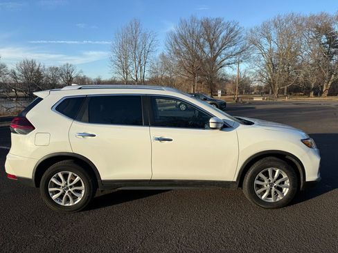 Used 2020 Nissan Rogue SV image 6