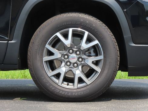 Used 2023 GMC Acadia SLE w/ Driver Convenience Package image 12