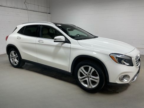 Used 2018 Mercedes-Benz GLA 250 4MATIC w/ Premium Package image 3
