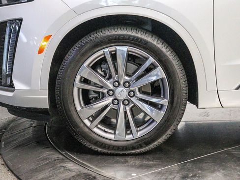 Used 2024 Cadillac XT6 Premium Luxury FWD image 9