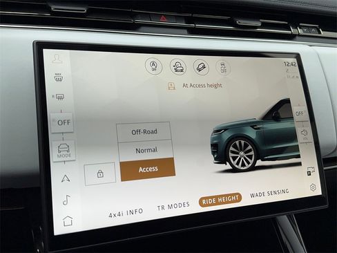 Used 2025 Land Rover Range Rover Sport image 28