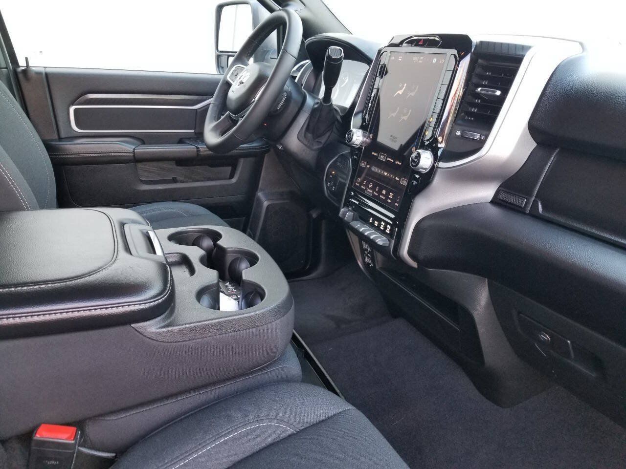 Used 2025 RAM 2500 Big Horn AWD/4WD image 18