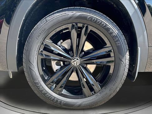 Used 2023 Volkswagen Atlas Cross Sport SEL R-Line AWD/4WD image 36