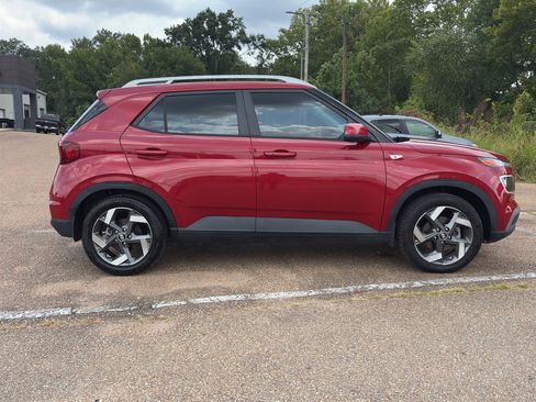 Used 2022 Hyundai Venue Limited FWD image 3