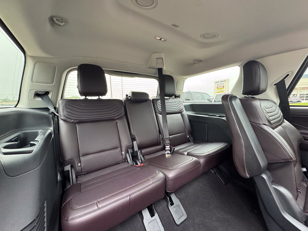 Used 2025 Ford Expedition Platinum w/ Platinum Ultimate Package AWD/4WD image 39