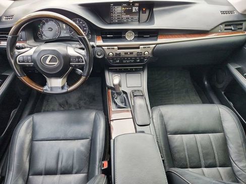 Used 2016 Lexus ES 350 w/ Luxury Package w/Wood Trim image 20