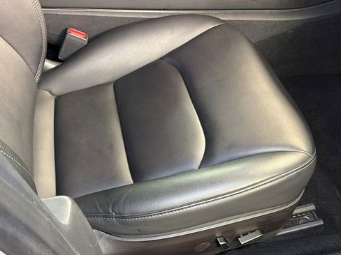 Used 2023 Tesla Model 3 Standard Range image 10