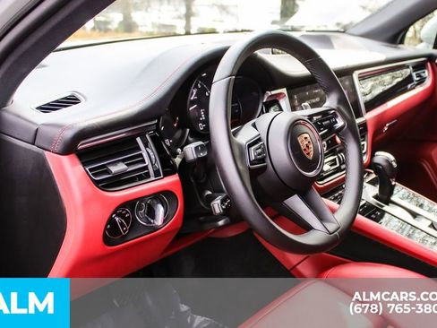 Used 2024 Porsche Macan image 30