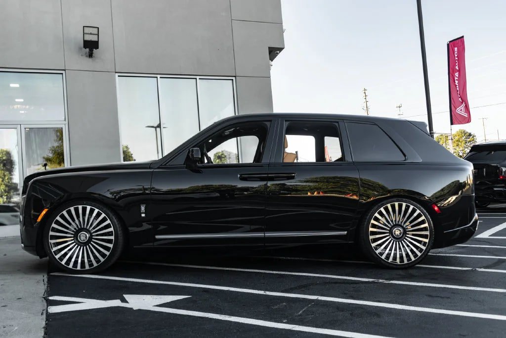 Used 2026 Rolls-Royce Cullinan w/ Cullinan Package AWD/4WD image 26