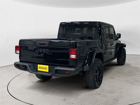 Used 2025 Jeep Gladiator Sport image 5